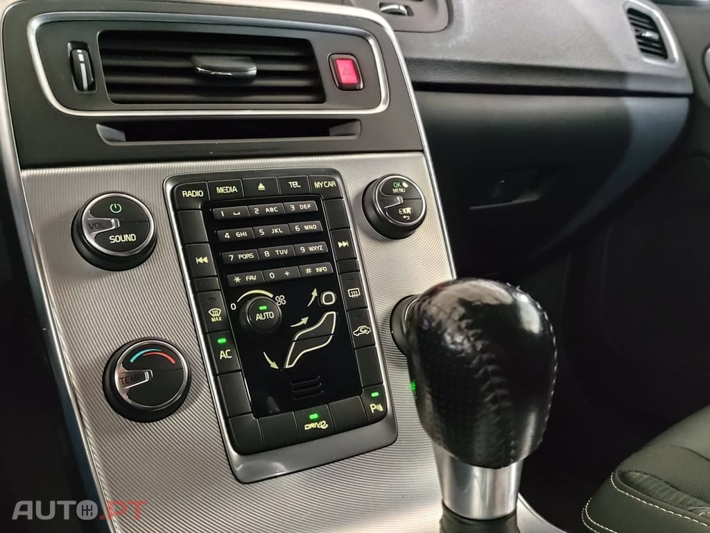 Volvo V60 2.0 D3 R-Design