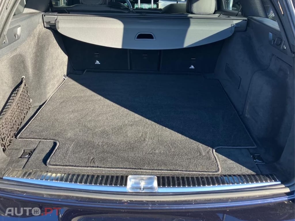 Mercedes-Benz E 220 I.V.A DEDUTÍVEL d AMG