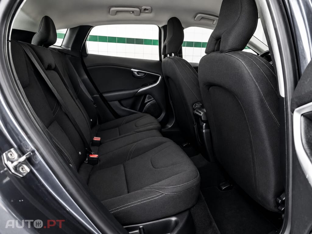 Volvo V40 Cross Country 1.6 D2 Momentum