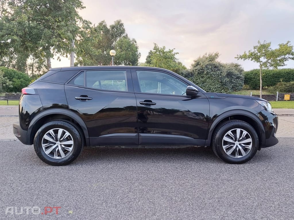 Peugeot E-2008 50 kWh Active Pack