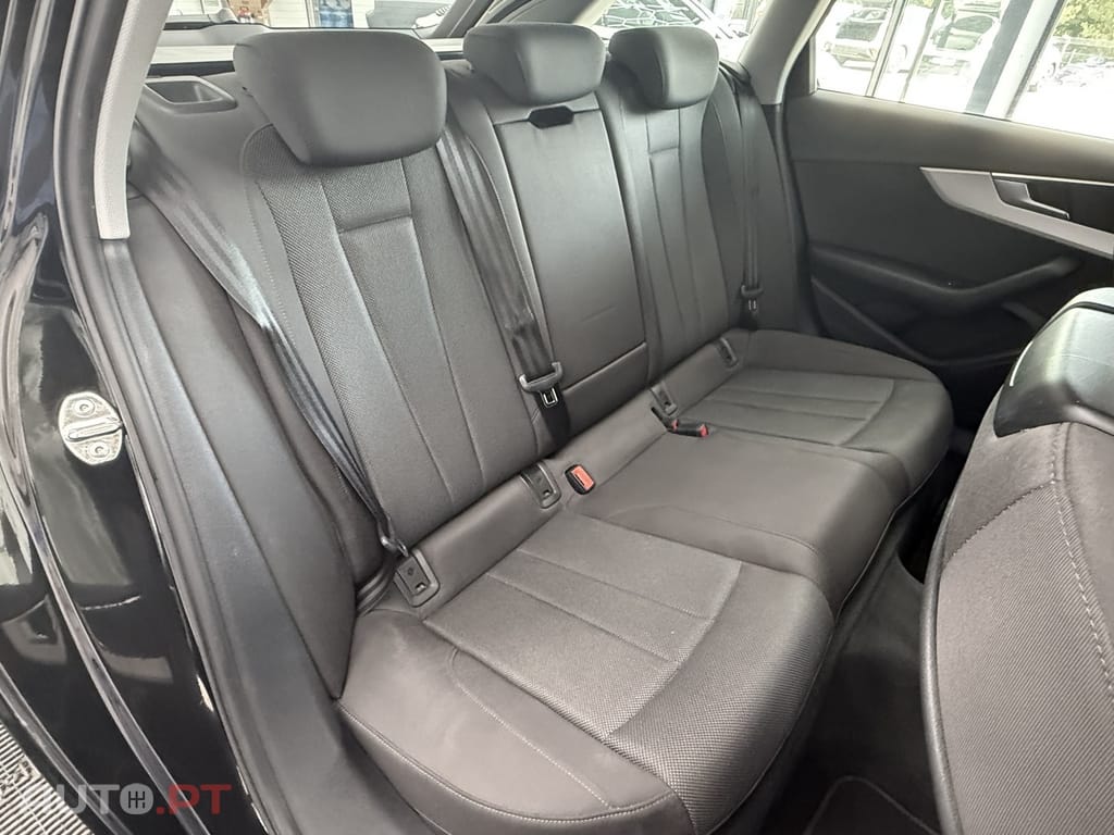 Audi A4 Avant 30 TDI Advanced S tronic — fotografia 23