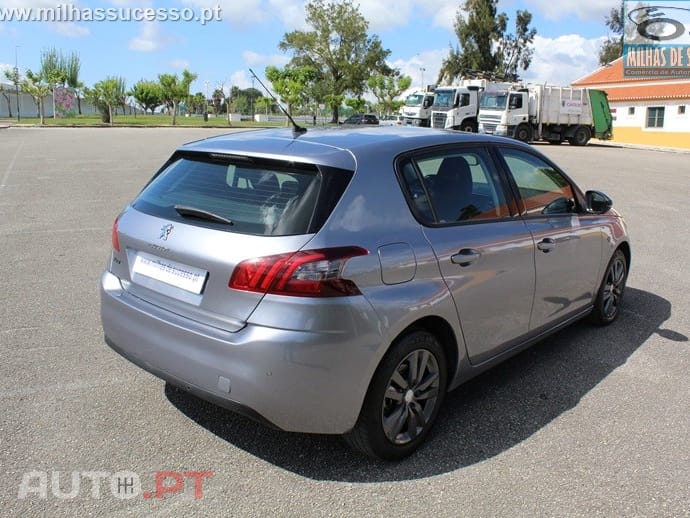 Peugeot 308 1.5 BlueHDI STYLE Aut. 131 CV