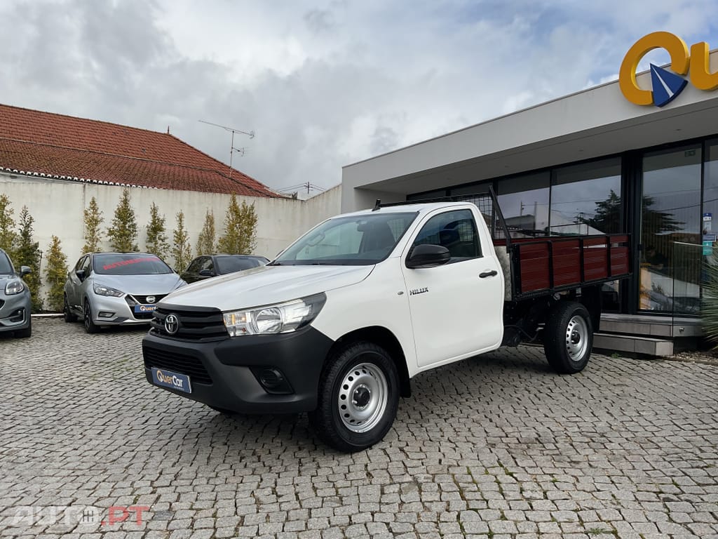 Toyota Hilux 2.4 D-4D 2WD CE