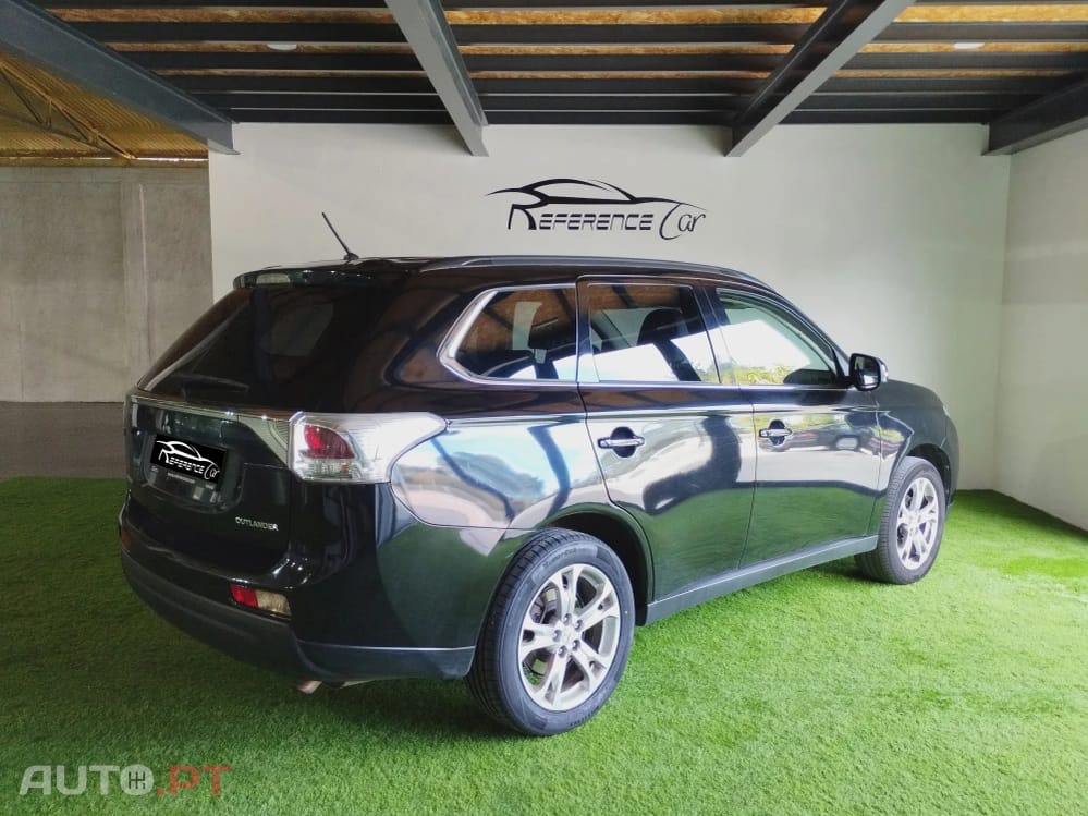 Mitsubishi Outlander 2.2 DI-D Instyle Navi