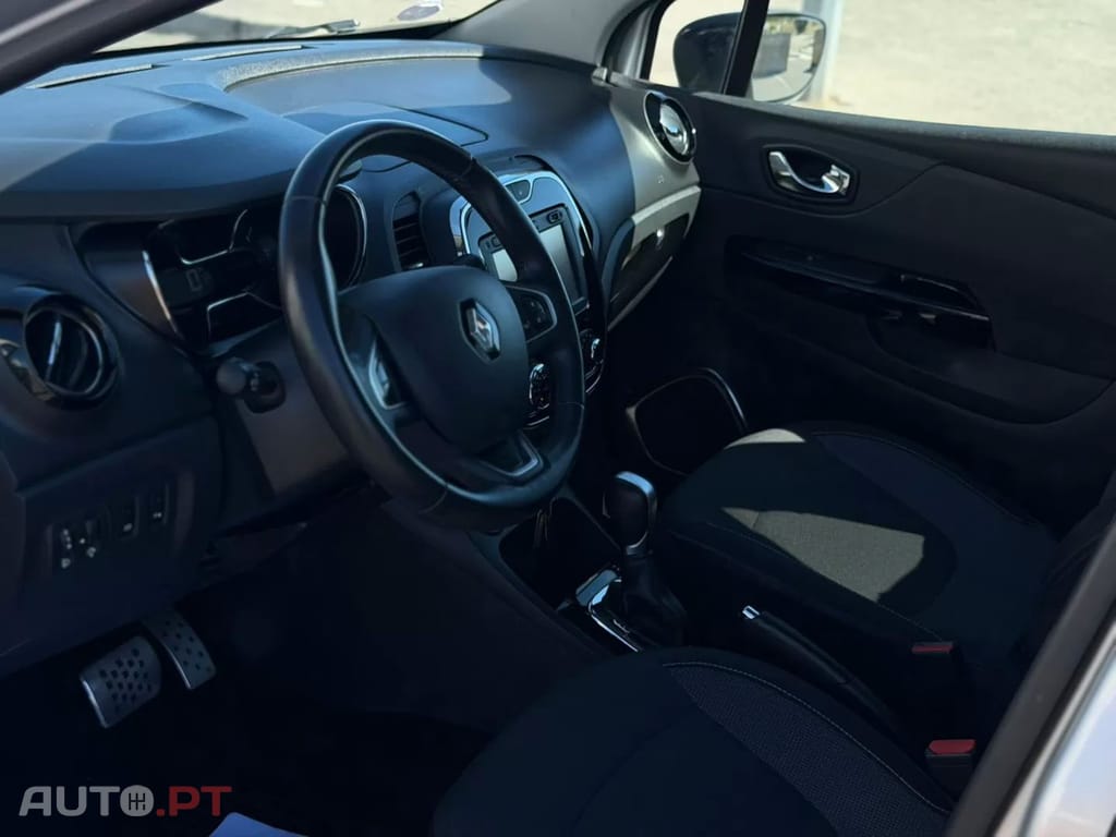 Renault Captur TCe 120 EDC Dynamique — fotografia 18