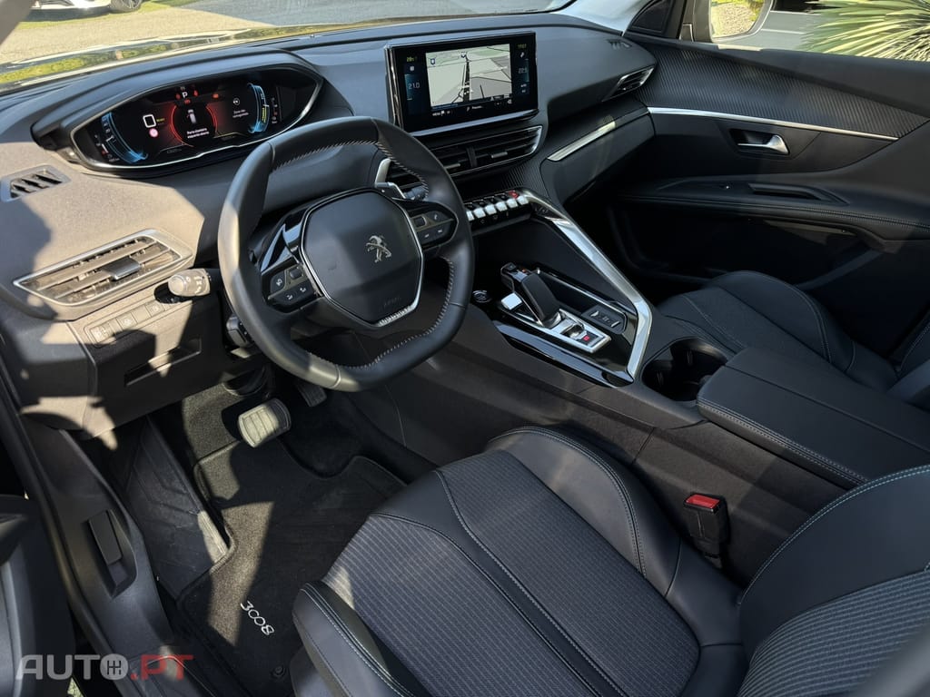 Peugeot 3008 1.6 Hybrid Allure e-EAT8