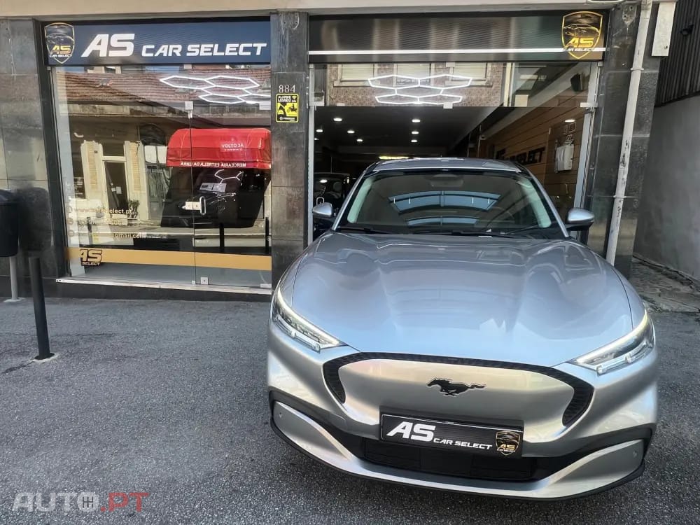Ford Mustang Mach-E AWD PREMIUM