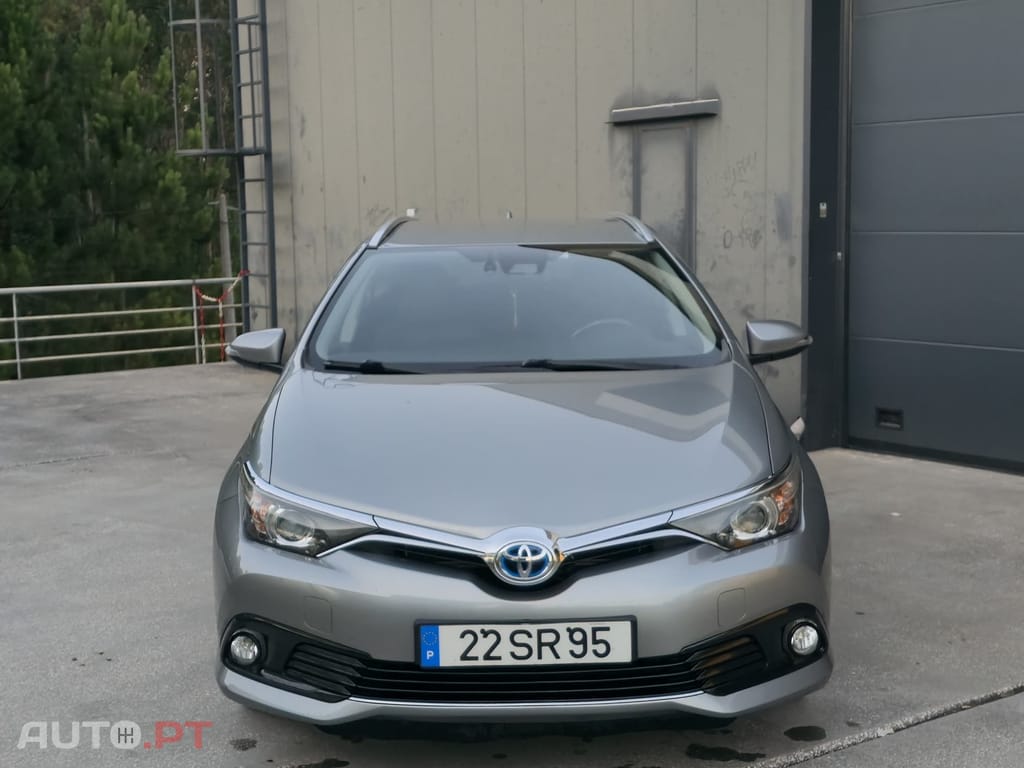 Toyota Auris Touring Sports 1.8HSD SQUARE COLLECTION