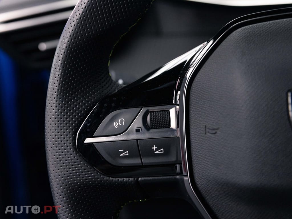 Peugeot E-2008 54 kWh GT