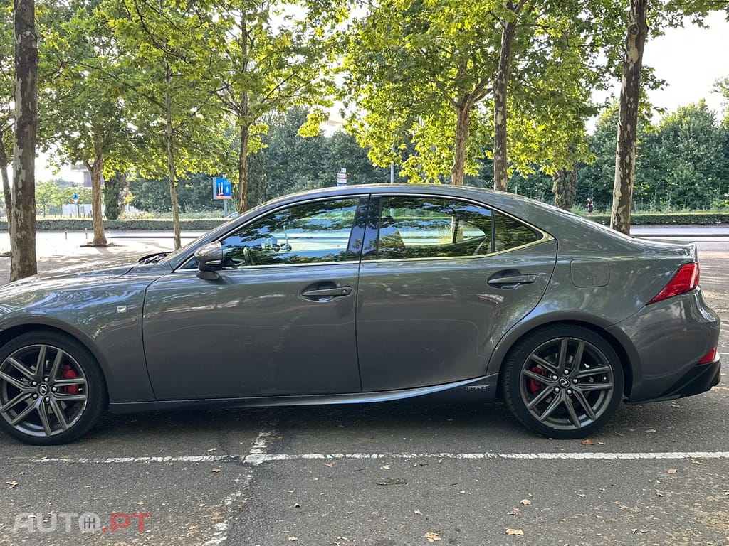 Lexus IS 300 H f sport