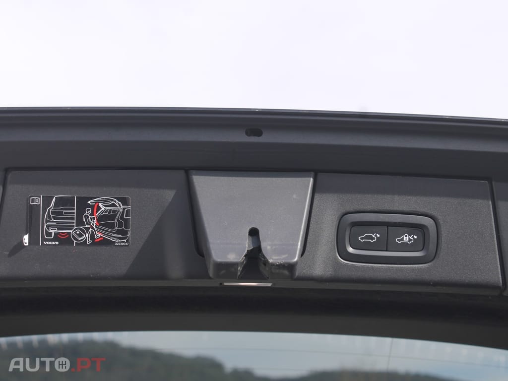 Volvo V90 2.0 T6 PHEV Inscription Expression AWD