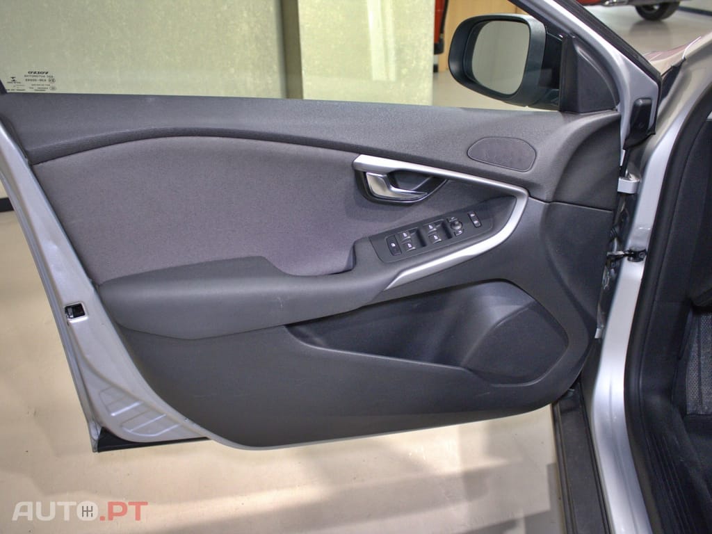 Volvo V40 Cross Country 2.0 D2 Kinetic Geartronic