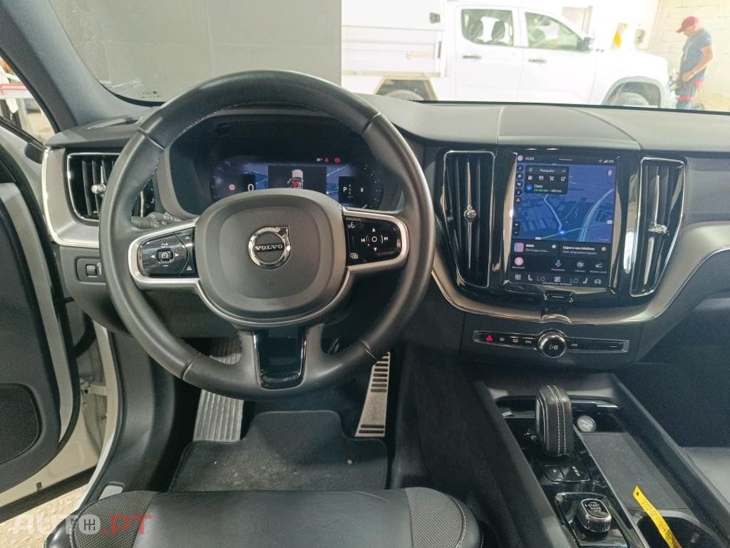Volvo XC60 2.0 B4 R-Design