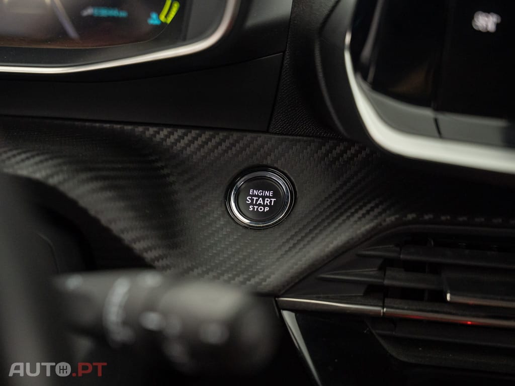 Peugeot E-2008 50 kWh Allure Pack