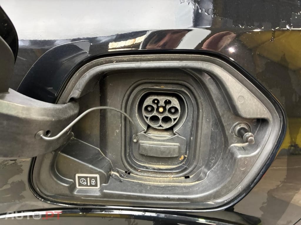 Peugeot E-208 50 kWh Style