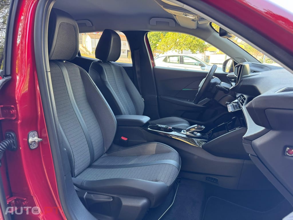 Peugeot E-2008 50 kWh Allure
