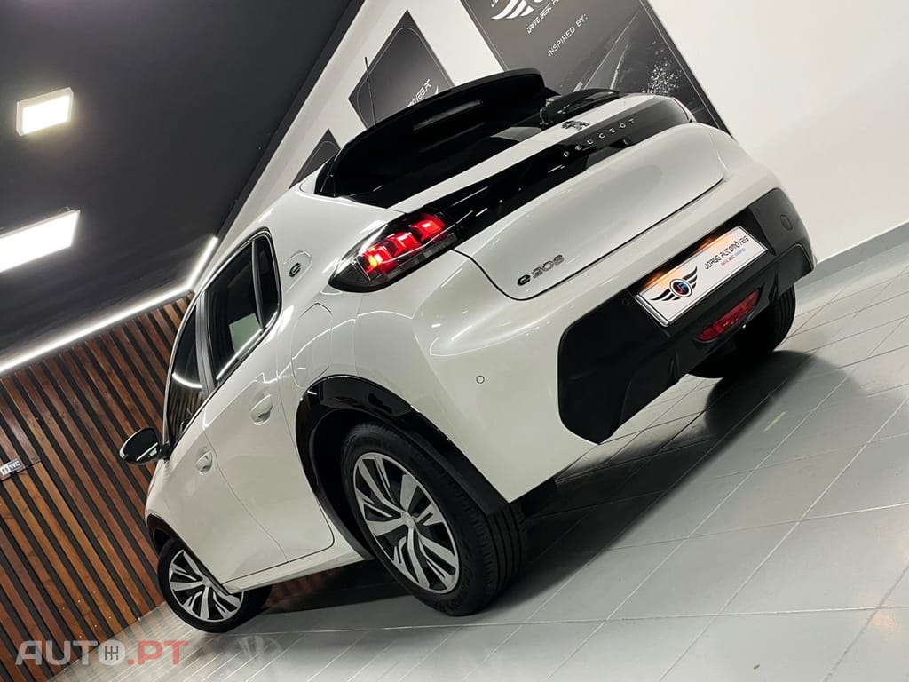 Peugeot E-208 50 kWh Active Pack