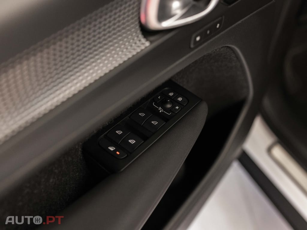 Volvo XC40 P8 AWD Recharge RDesign