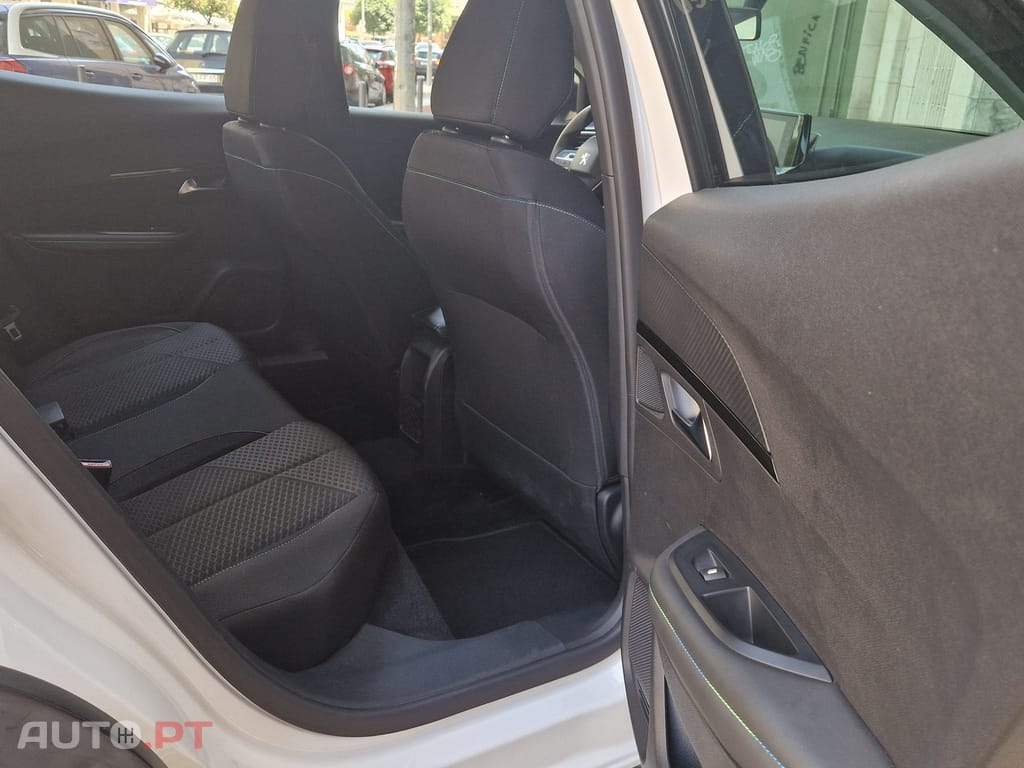Peugeot E-2008 50 kWh Active Pack