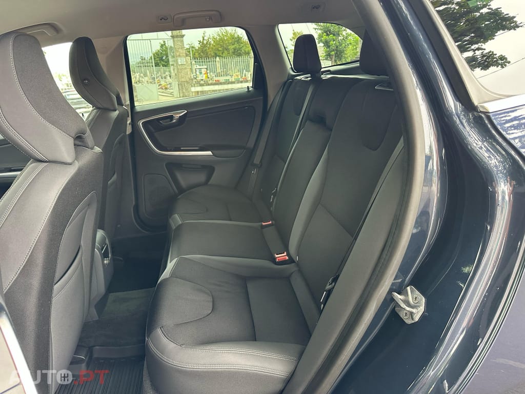 Volvo XC60 2.0 D4 Momentum Geartronic