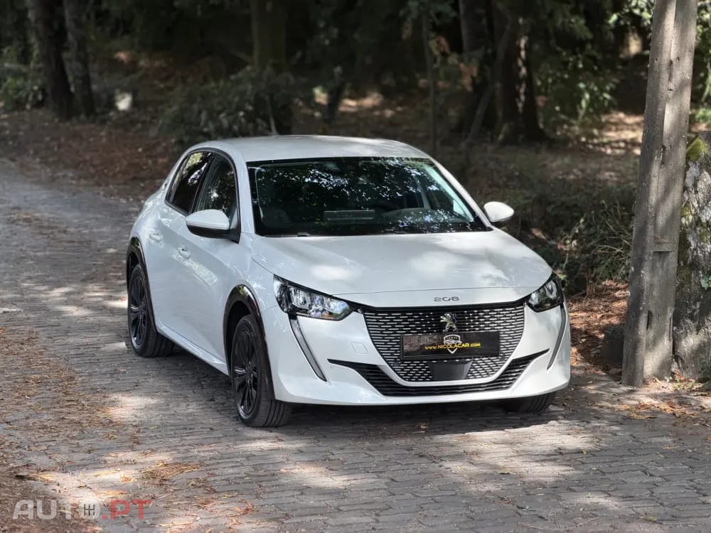 Peugeot E-208 50 kWh Allure Pack