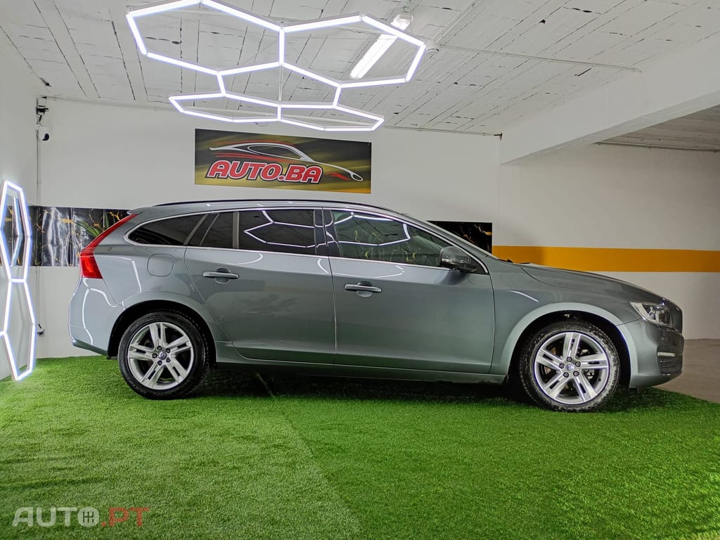 Volvo V60 2.0 D2 R-Design Momentum