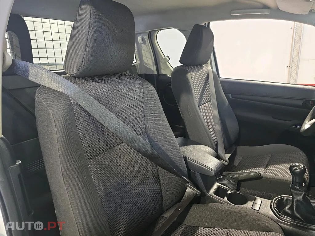 Toyota Hilux 2.4 D-4D 4WD CE CH