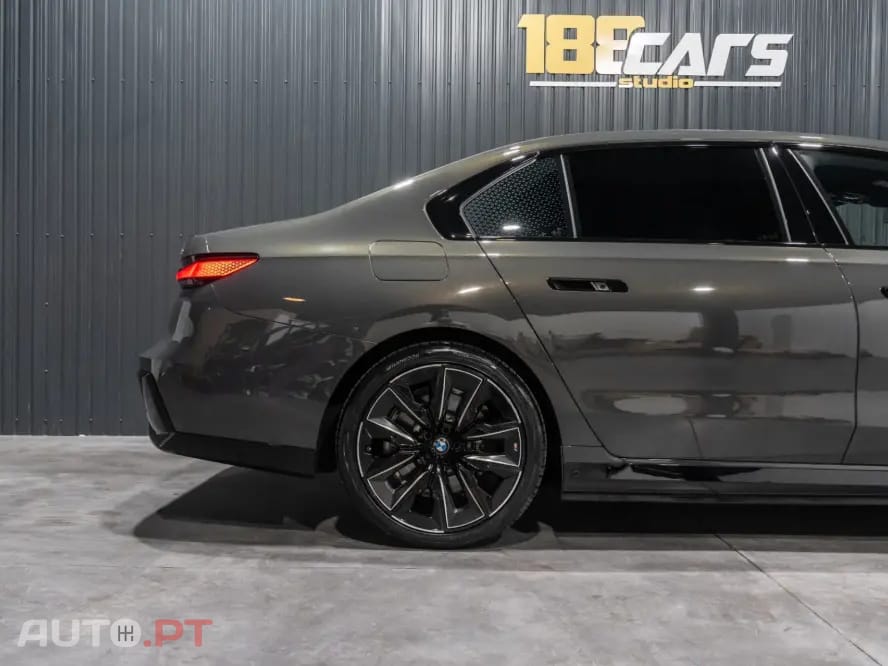 BMW 750 750e xDrive Pack Desportivo M