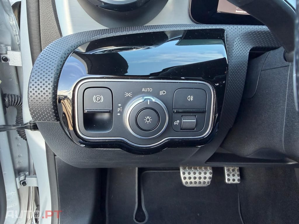 Mercedes-Benz A 250 e AMG Line