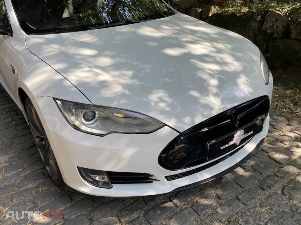 Tesla Model S 90D
