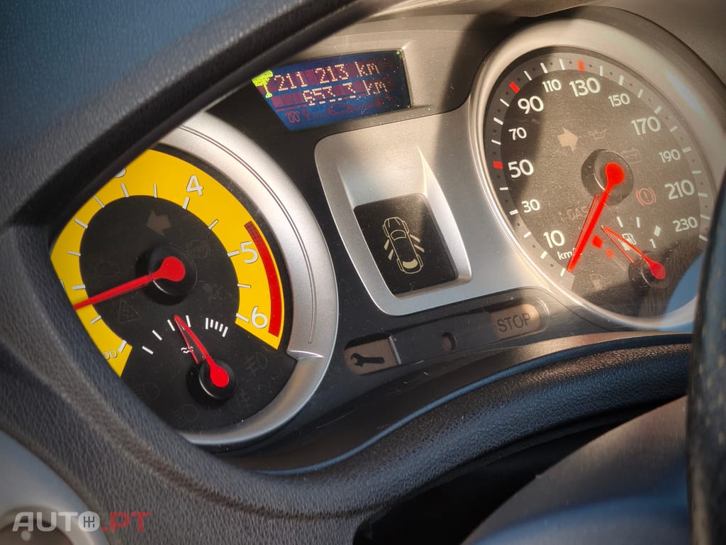 Renault Clio Dynamique S Look RS