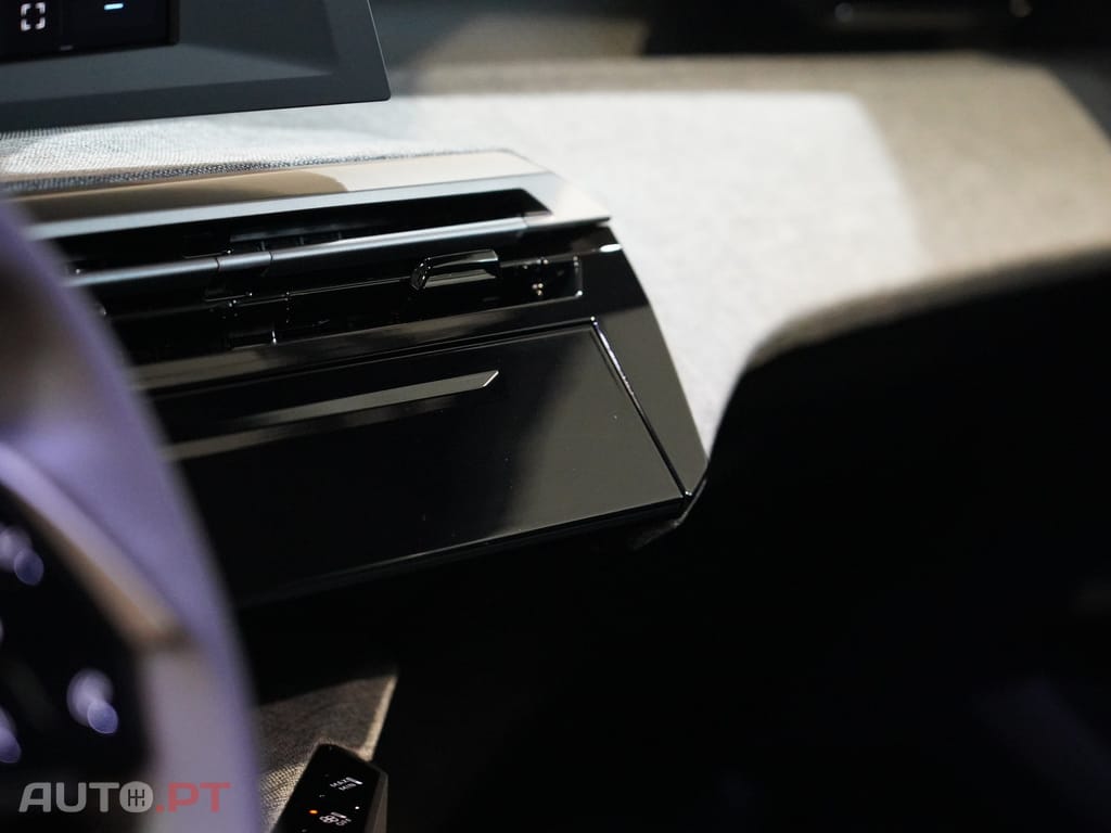 Peugeot 3008 1.2 Hybrid Allure e-DCS6