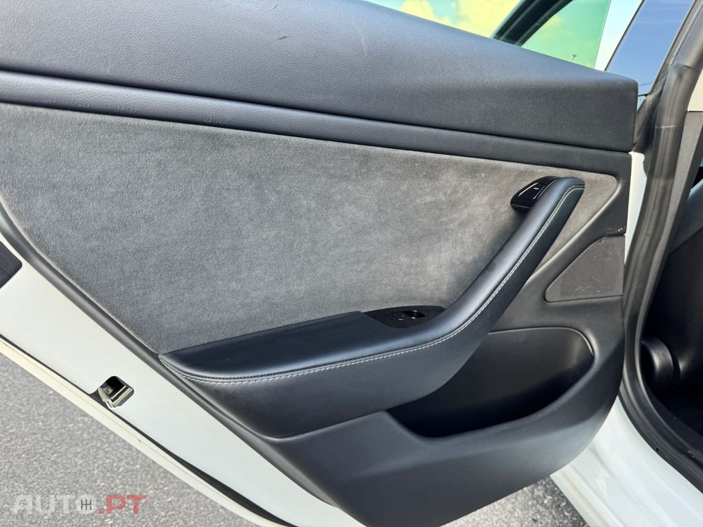 Tesla Model 3 Long-Range Dual Motor AWD
