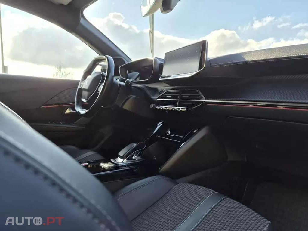 Peugeot E-208 50 kWh GT