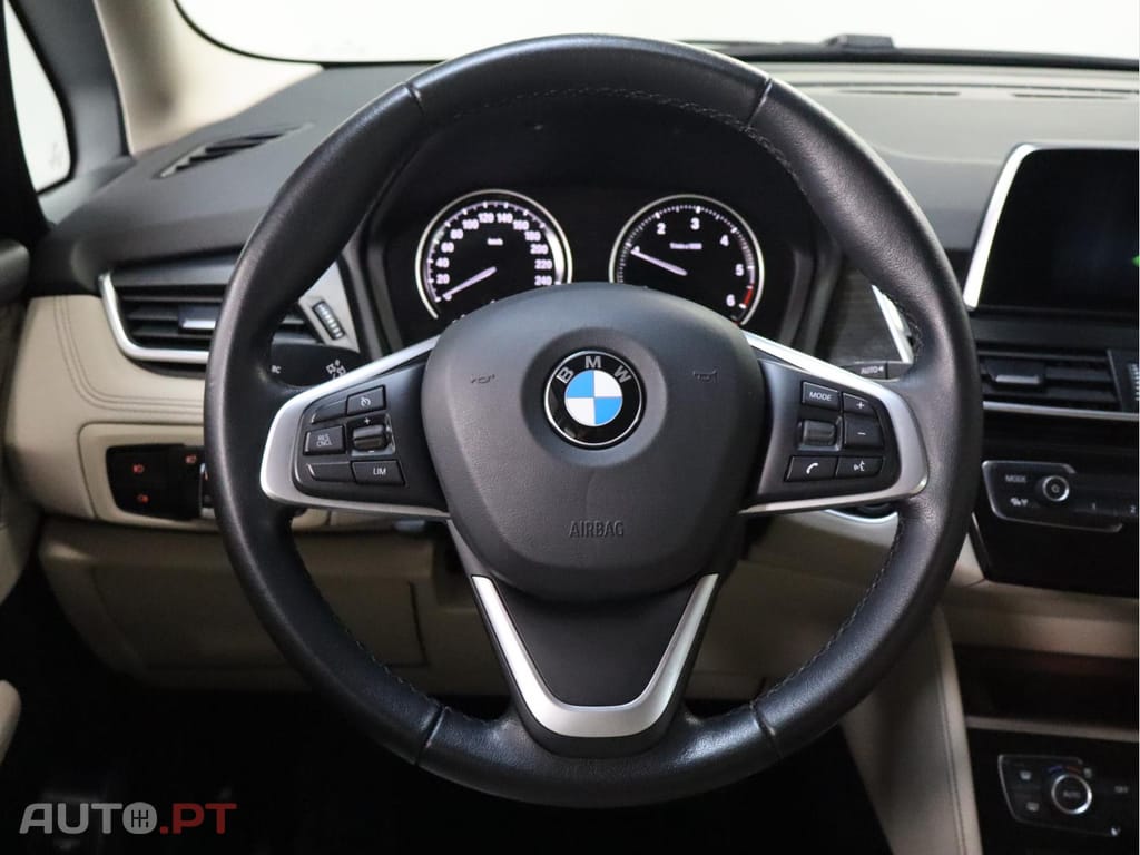 BMW 216 d Auto