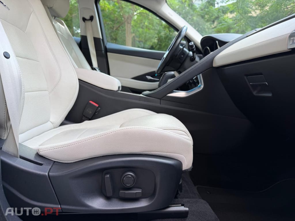 Jaguar E-Pace 2.0 i4 R-Dynamic HSE AWD Aut.