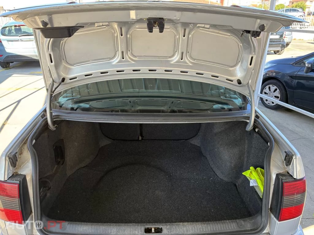 Volkswagen Passat 1.6 Confortline Plus