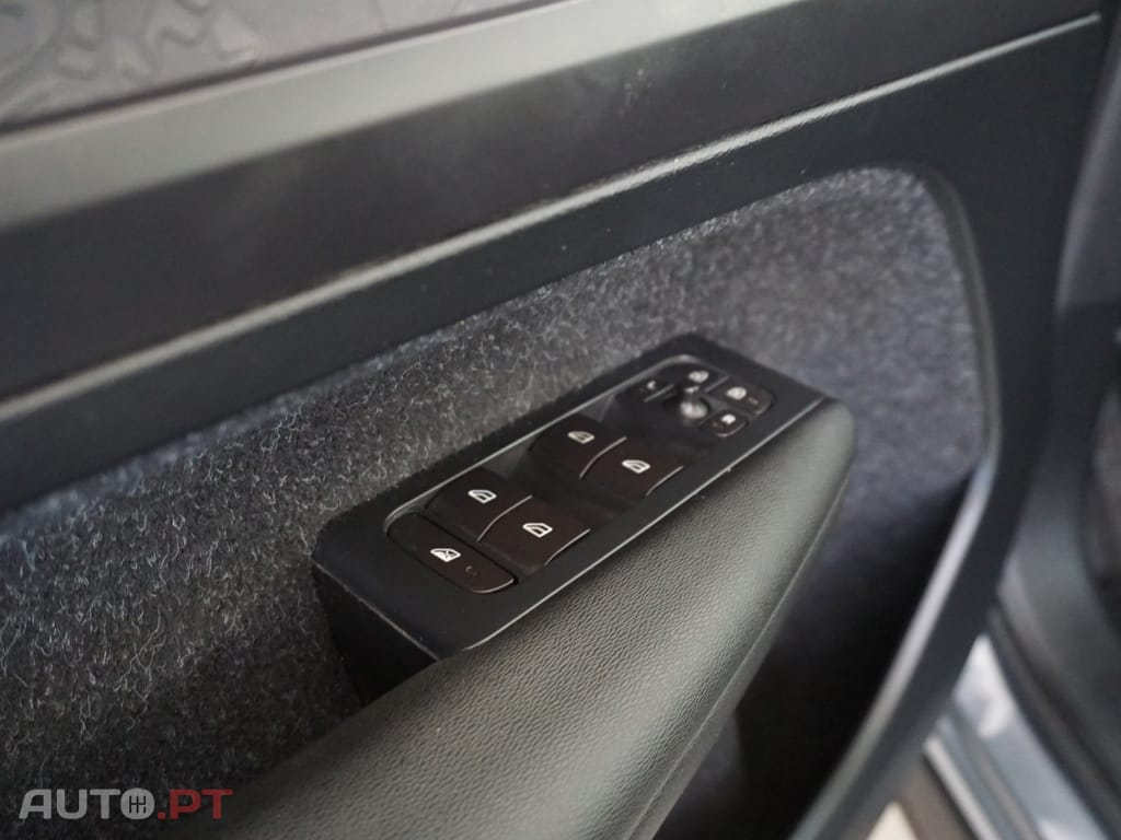 Volvo XC40 1.5 T3 Momentum Tech Edition