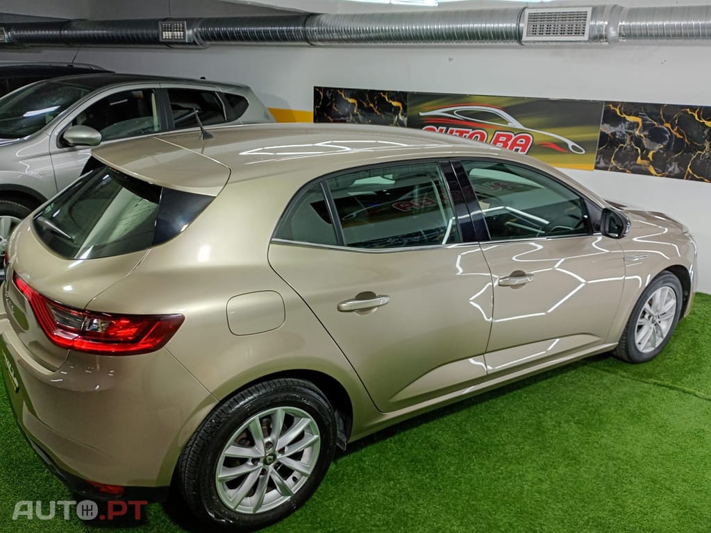Renault Clio Outro