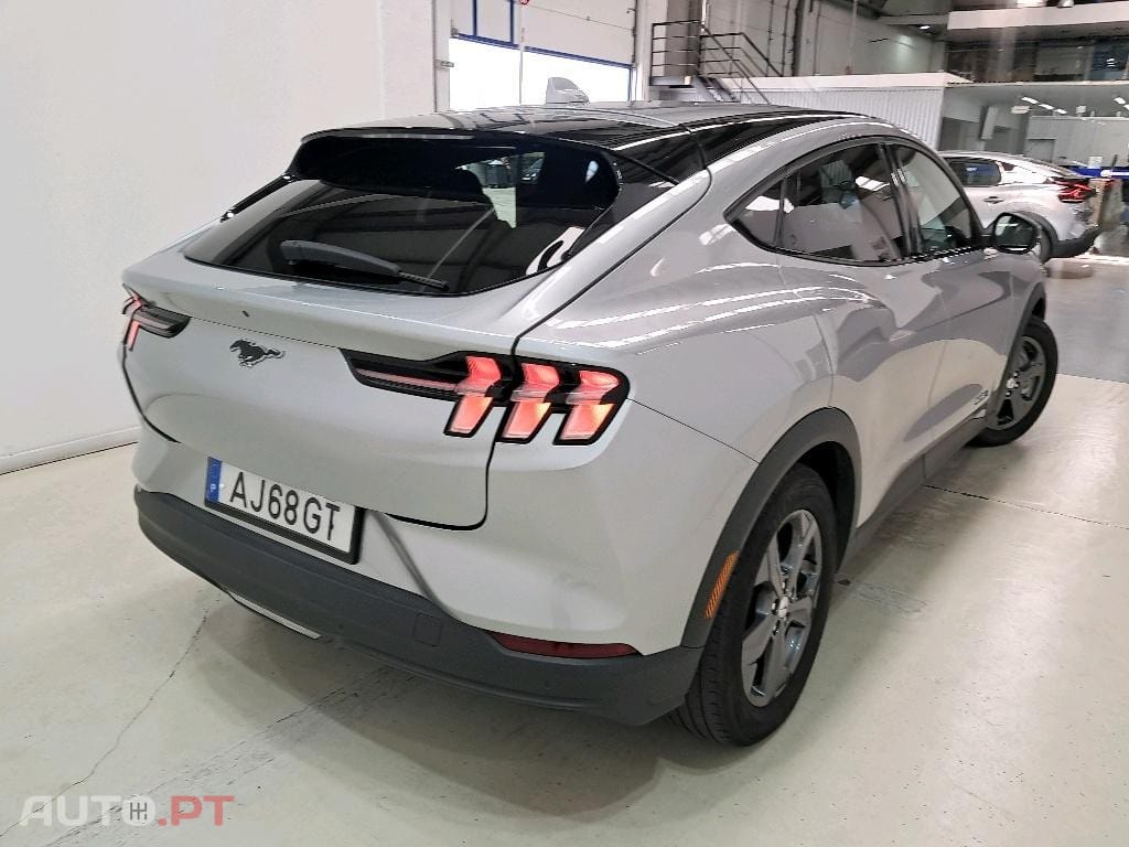 Ford Mustang Mach-E Alargada