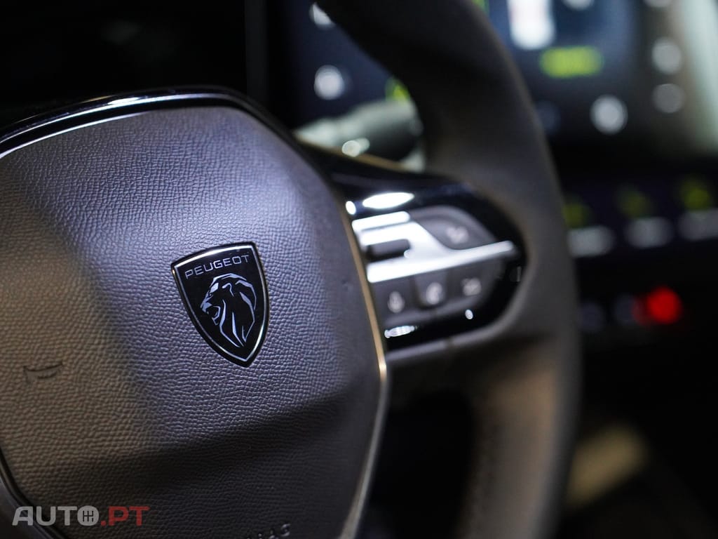 Peugeot 408 1.6 Hybrid Allure e-EAT8