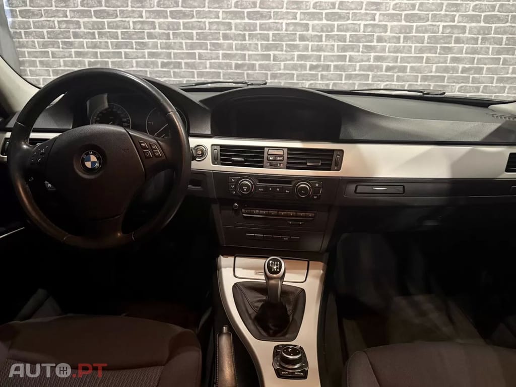 BMW 318 d Touring Navigation Sport