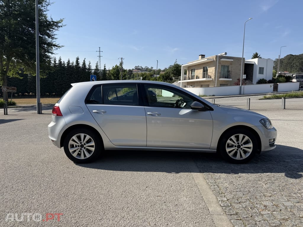 Volkswagen Golf 1.6 TDi Confortline DSG