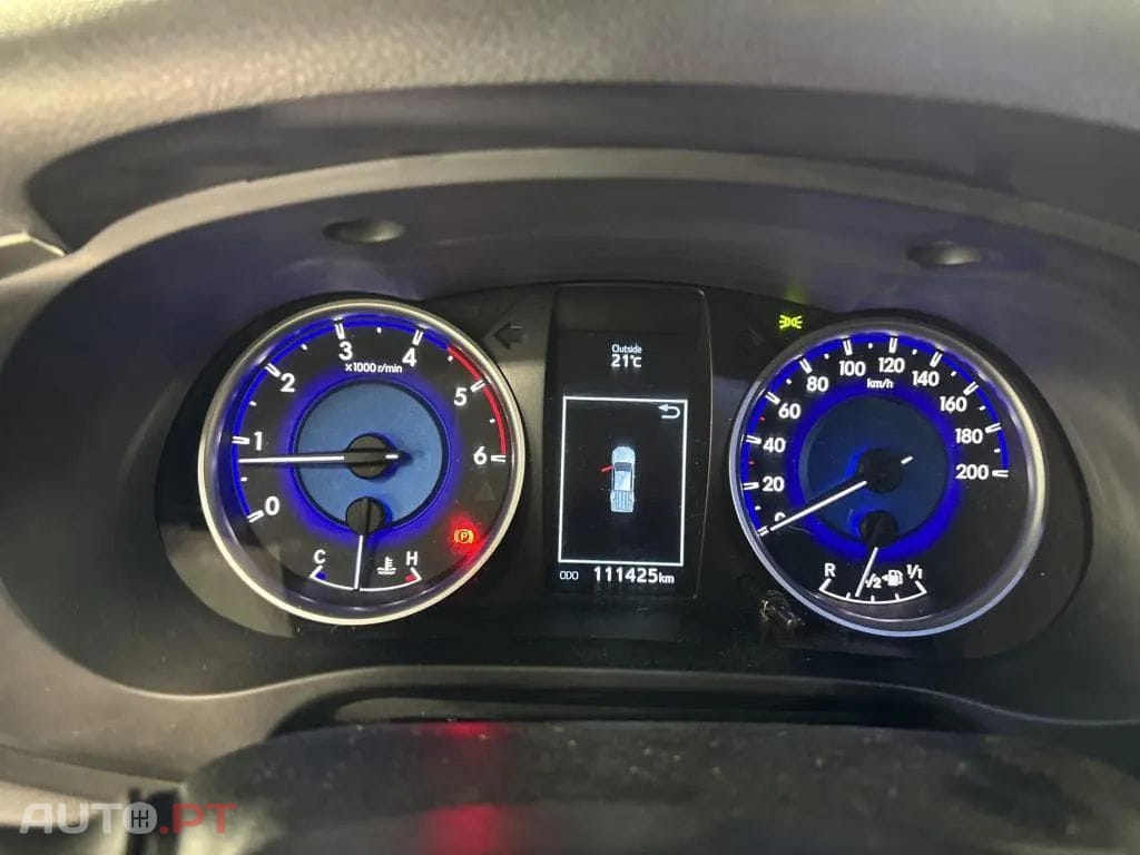 Toyota Hilux 2.4 D-4D 4WD CD Tracker
