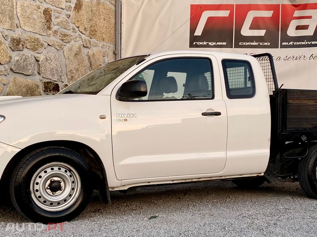 Toyota Hilux 2.5 D-4D 2WD CE PM+AC
