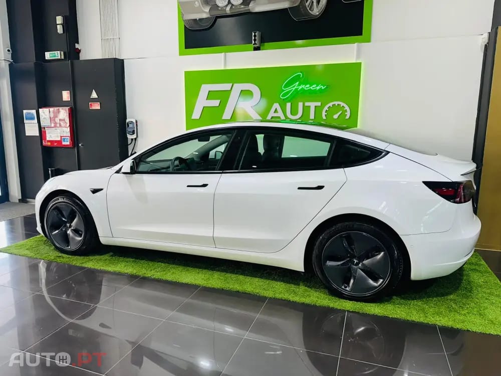 Tesla Model 3 Standard Range Plus RWD