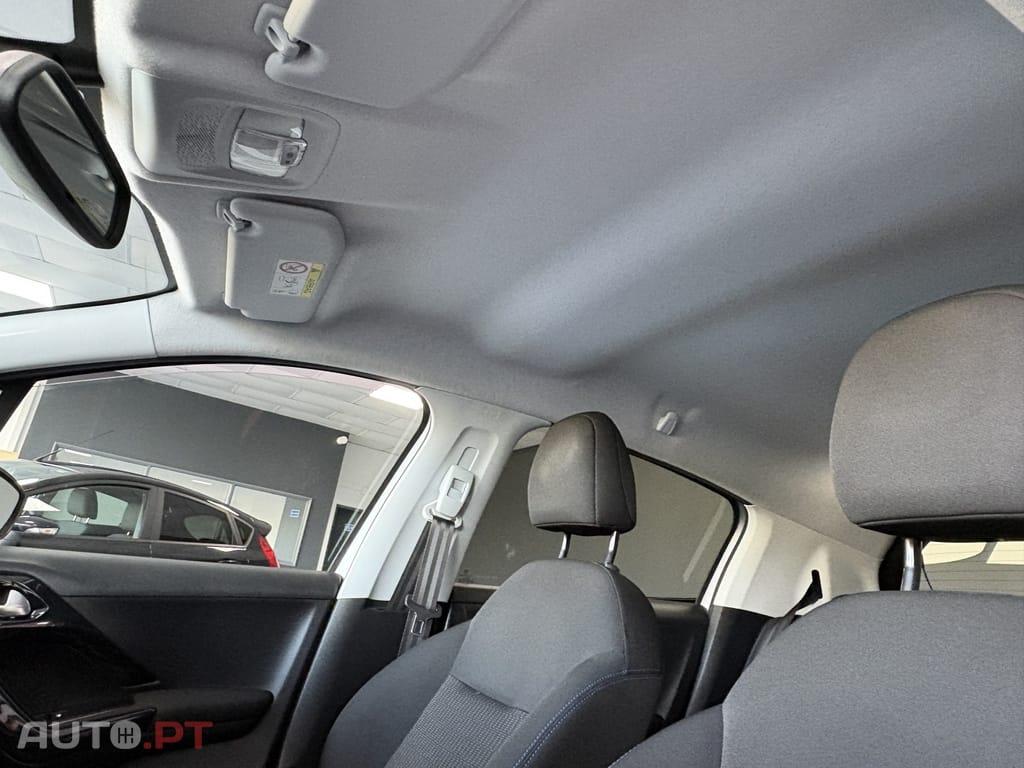 Peugeot 208 1.2 PureTech Signature