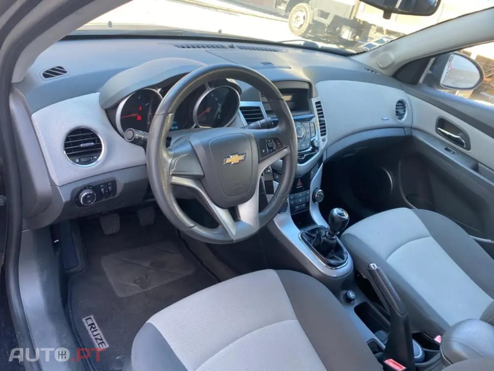 Chevrolet Cruze 1.6 LS