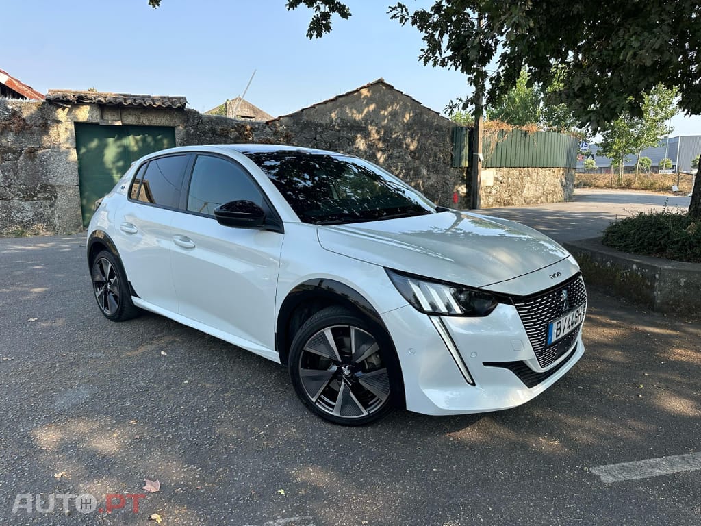 Peugeot E-208 50 kWh GT Pack