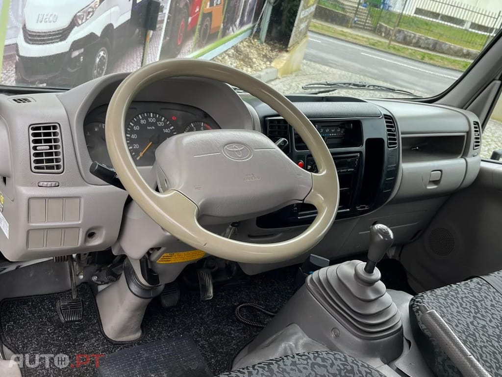 Toyota Dyna 3.0  BASCULA TRILATERAL